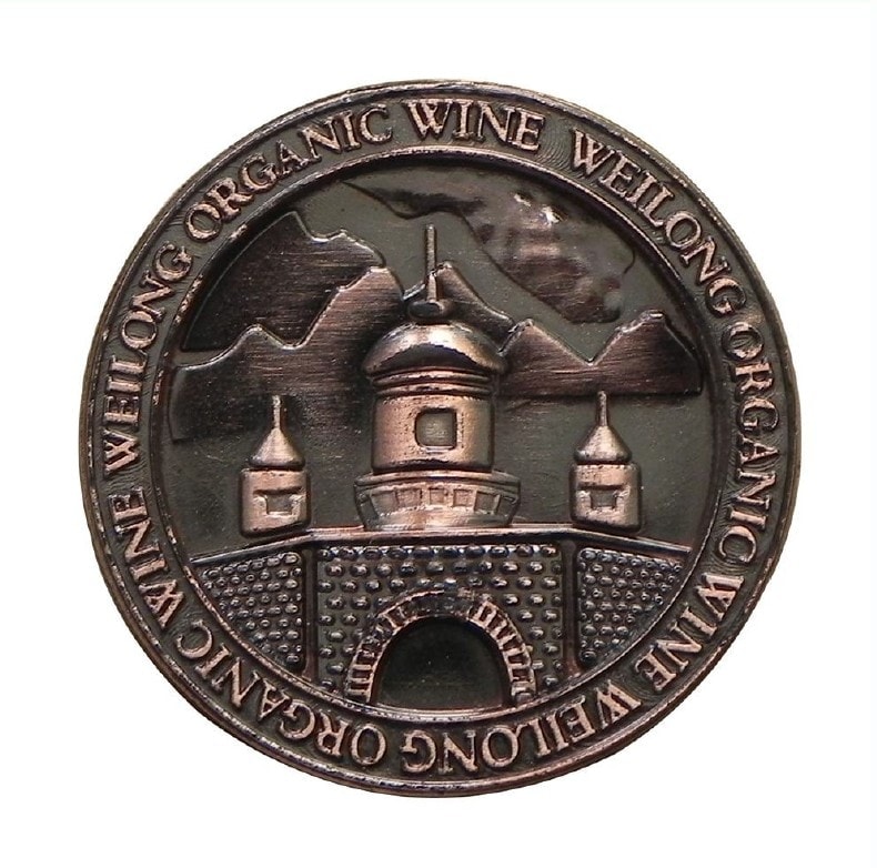 Antique-effect castle wine medallion